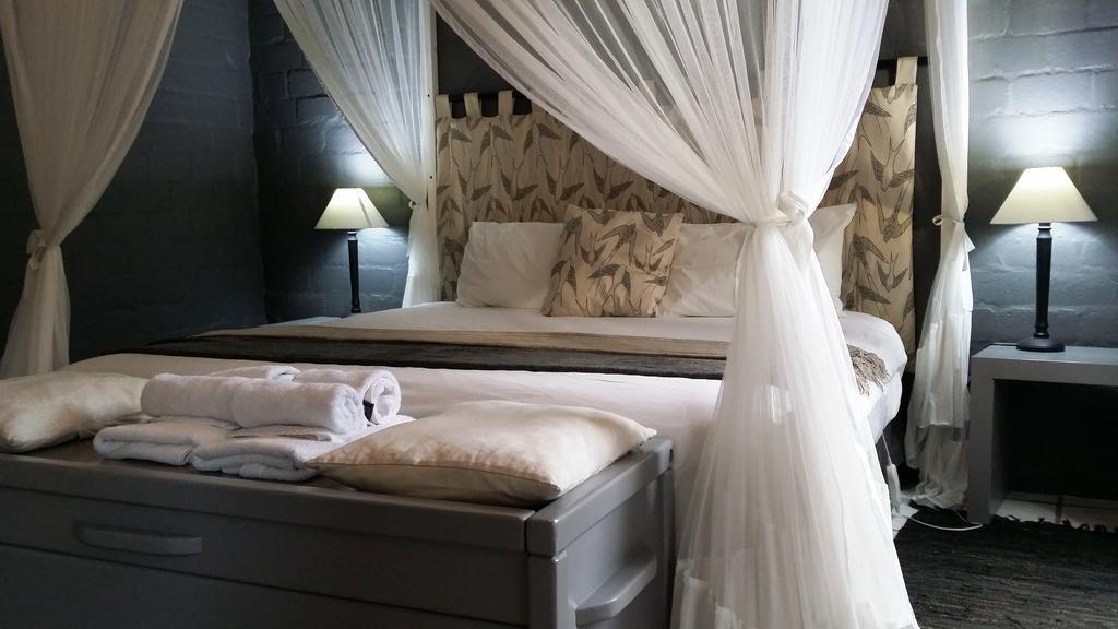 Hornbill House Self Catering Accommodation Hermanus Exteriör bild