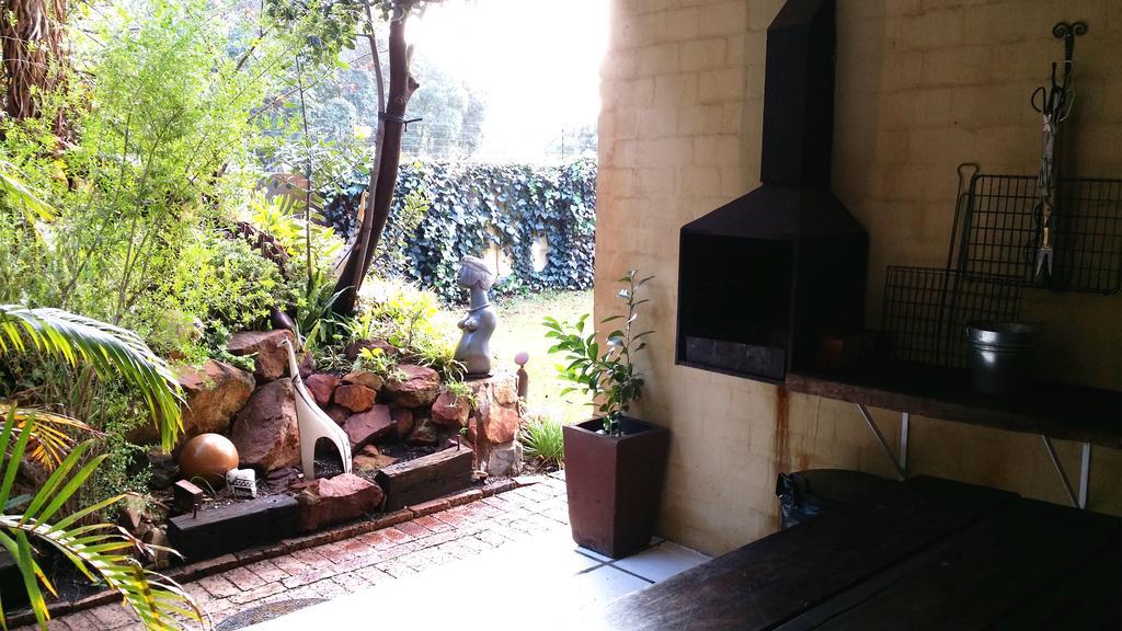 Hornbill House Self Catering Accommodation Hermanus Exteriör bild