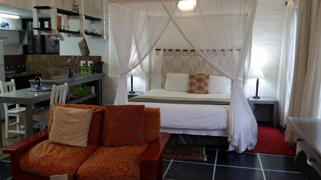 Hornbill House Self Catering Accommodation Hermanus Exteriör bild